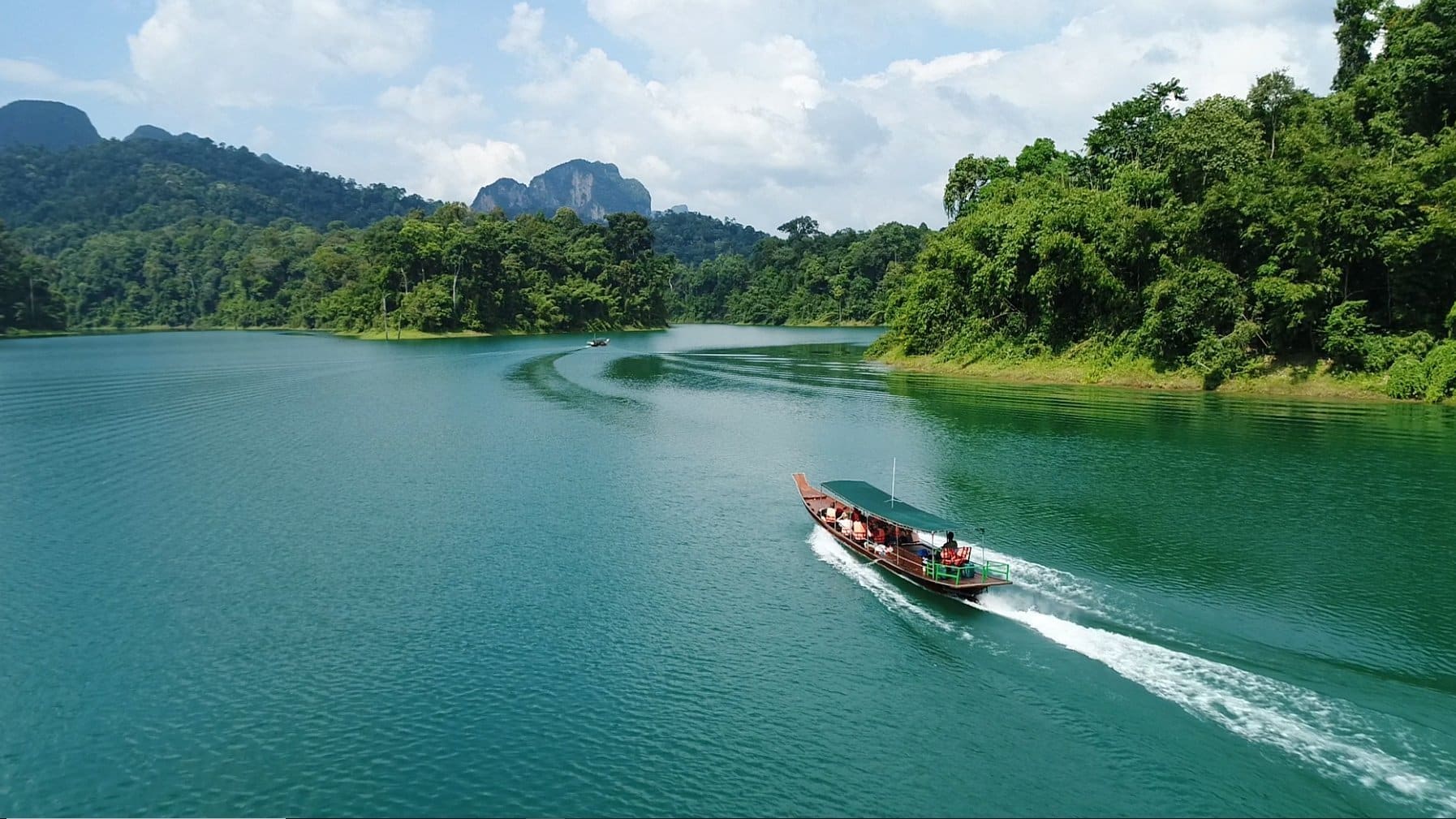A Khao Sok National Park tour boating on Cheow Larn Lake